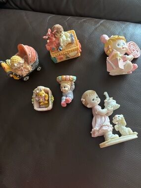 Small figures for return gifts. One price for all